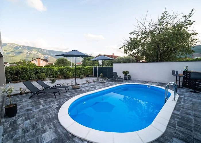 Villa Kukys Production-Private Pool & Luxury Oasis מוסטר