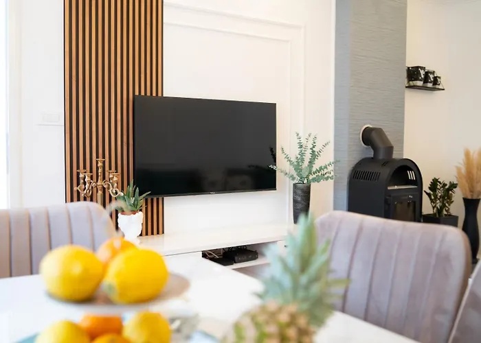 Villa Kukys Production-Private Pool & Luxury Oasis מוסטר