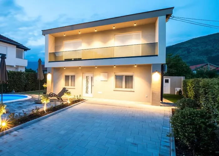 וילה Villa Kukys Production-Private Pool & Luxury Oasis מוסטר